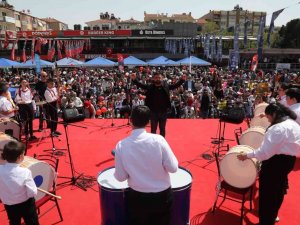 Çocuklar, Aydın Büyükşehir Belediyesi’yle 23 Nisan’ı Coşkuyla Kutladı