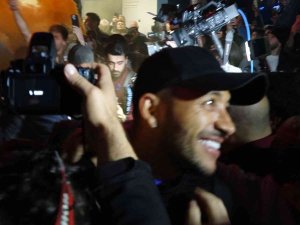 Trabzonspor’a Havalimanında Yapılan Coşkulu Karşılama Da İzdiham Yaşandı