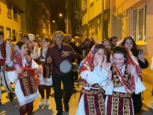 Rumeli Ezgileriyle Sahura Kaldırdılar