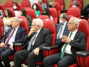 Menevşe: "Vizesiz Seyahat İmkanı Sağlanmalı"