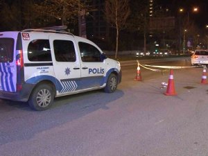 Bakırköy’de Genç Bir Kadın Seyir Halindeki Otomobilden Atladı