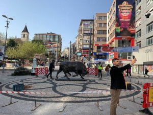 Tahrip Edilen Kadıköy Boğa Heykeli Kapatıldı