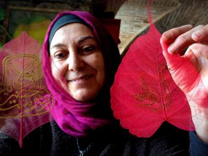 Kurumuş Yaprakları Sanat Eserine Dönüştürüyor