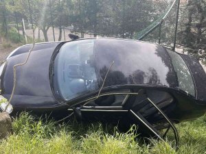 İ̇stanbul Akıl Almaz Kaza: Pedalları Karıştırınca Otomobiliyle Aşağıya Uçtu