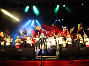 Alanya’da 23 Nisan Kutlamaları Ece Seçkin Konseriyle Son Buldu