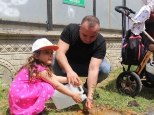 Bingöl’de Çocuklar Fidan Dikti
