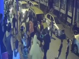 Küçüçekmece’de İki Grup Arasındaki Meydan Kavgası Kamerada