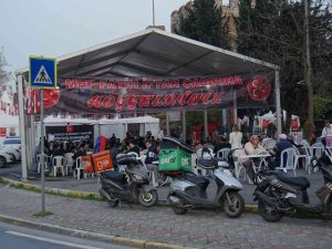 Mhp’den Ayvansaray’da 18 Yıllık İftar Geleneği