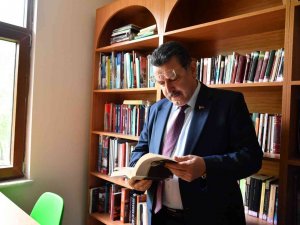 Başkan Genç, Akyazı Kütüphanesinde İncelemelerde Bulundu