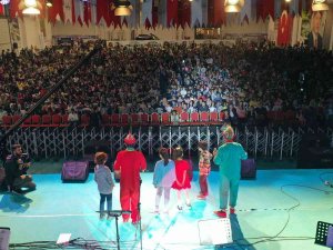 Hacivat Karagöz Orta Oyununa Çocuklardan Yoğun İlgi
