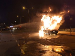 Arnavutköy’de Otomobil Alev Alev Yandı