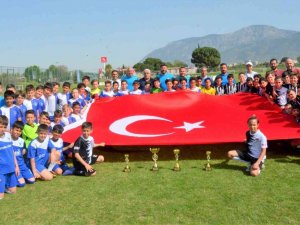 Yunusemre’de 23 Nisan Futbol Turnuvası Düzenlendi