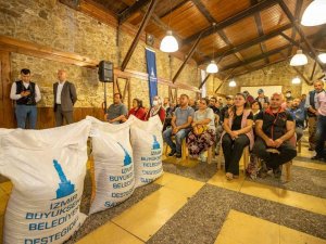 İ̇zmirli Üreticiye Kuzu Büyütme Yemi Desteği