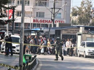 Antalya’da Çöp Kutusuna Atılan Çanta Polisi Alarma Geçirdi