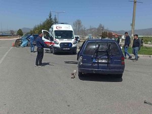 Konya’da Hafif Ticari Araç İle Otomobil Çarpıştı: 1 Yaralı