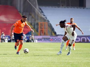 Spor Toto Süper Lig: Medipol Başakşehir: 0 - A.hatayspor: 0 (İ̇lk Yarı)
