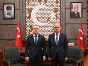 Bakan Kirişci Niğde’de Çiftçilere Kuru Fasulye Tohumu Dağıttı