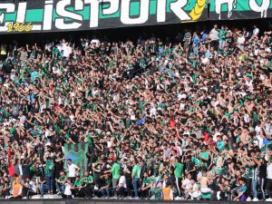 Kocaelispor-manisa Fk Maçını 27 Bin Taraftar İzledi