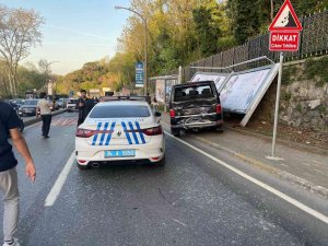 Sarıyer’de İ̇ett Otobüsü Dehşet Saçtı, Yokuş Aşağı Kayan Otobüs Önüne Gelen 15 Aracı Biçti