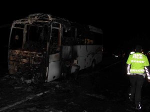 Seyir Halindeyken Yanan Midibüs Kullanılamaz Hale Geldi