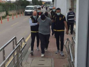 Bir Kişiyi Bıçaklayıp 2 Cep Telefonu Gasp Eden 3 Zanlı Tutuklandı