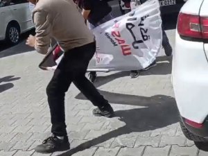 Kadın Kavga Ettiği Manava Uzun Bir Sopayla Saldırdı: O Anlar Kamerada