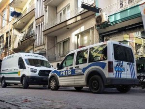 Arkadaşlarının Haber Alamadığı Kadın Evinde Bıçaklanmış Halde Bulundu