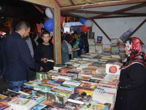 Sındırgı 4. Kitap Fuarı Ziyaretçilerini Bekliyor