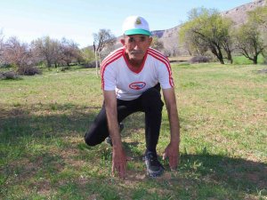 59 Yaşında Günde 20 Kilometre Koşarak Ultra Maratona Hazırlanıyor