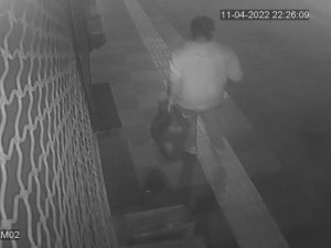 Caminin Ses Sistemini Çaldı