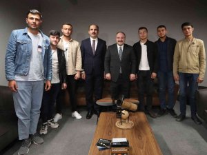 Güneş Sistemi’ni Tartışan Fenomen Öğrenciler Azerbaycan Teknofest’e Katılacak