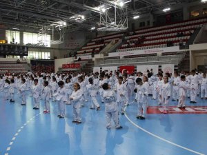 Geleceğin Tekvando Şampiyonları Kuşak Bağladı