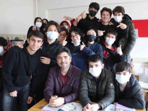 Bu Öğretmenin On Parmağında On Marifet