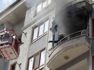 Van’da Bir Evde Çıkan Yangın Korkuttu