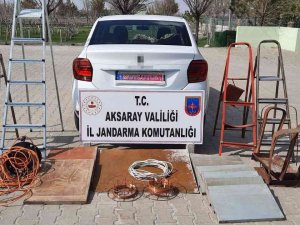Aracının Plakalarına “Evleniyoruz, Mutluyuz" Yazıp Hırsızlık Yaparken Yakalandı