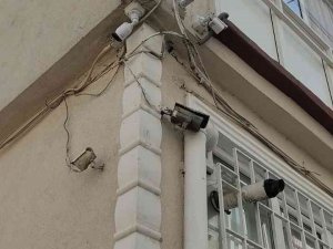 Fatih’te Binaya Giren Hırsız Cep Telefonlarını Çalarak Kaçtı