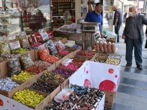 Bayram Öncesi Şeker Ve Çikolataya İlgi Arttı