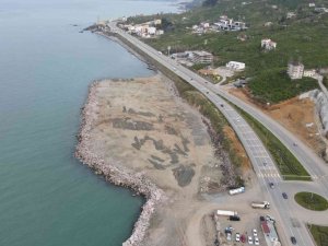 Türkiye’nin En Büyük Balıkçı Barınağında Çalışmalar Sürüyor