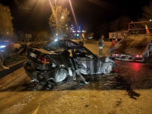 Hurdaya Dönen Araçtaki 2 Kişi Yaralandı