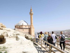 Yunan Turistlerin Kayaşehir’e İlgisi Devam Ediyor