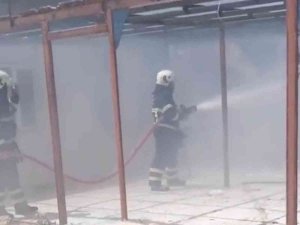 İ̇şçilerin Kaldığı Konteyner Ev Yandı