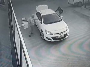 100 Bin Tl’lik Soygun Yaptılar, 80 Yaşındaki Adamdan Sopayı Yiyince Kaçtılar