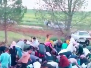 Devrilen Tırdaki Bayram Şekerleri İle Çikolatalar Yağmalandı