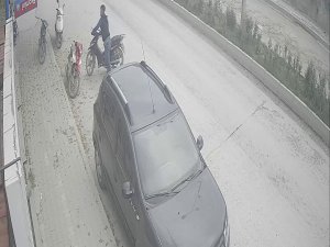 Gözüne Kestirdiği Motosikleti Böyle Çaldı