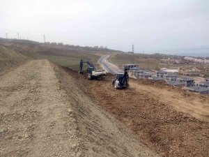 Toprak Kayması Olan Yolda Çalışmalar Devam Ediyor