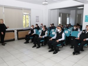 Jandarma Personeline “Kişiler Arası İ̇letişim Ve Beden Dili” Eğitimi