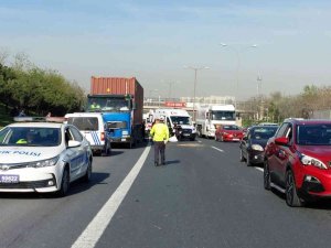Avcılar’da Tıra Çarpan Motosikletin Sürücüsü Hayatını Kaybetti