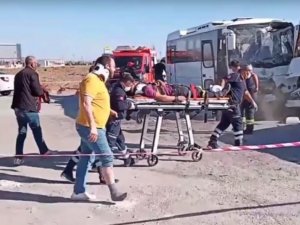 Konya’da Servis Minibüsü İle Vinç Çarpıştı: 18 Yaralı