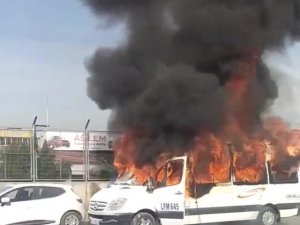 Başakşehir’de Park Halindeki Servis Minibüsü Alev Topuna Döndü
