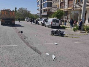 Hafriyat Kamyonun Altında Kalan Motosiklet Sürücüsü Hayatını Kaybetti